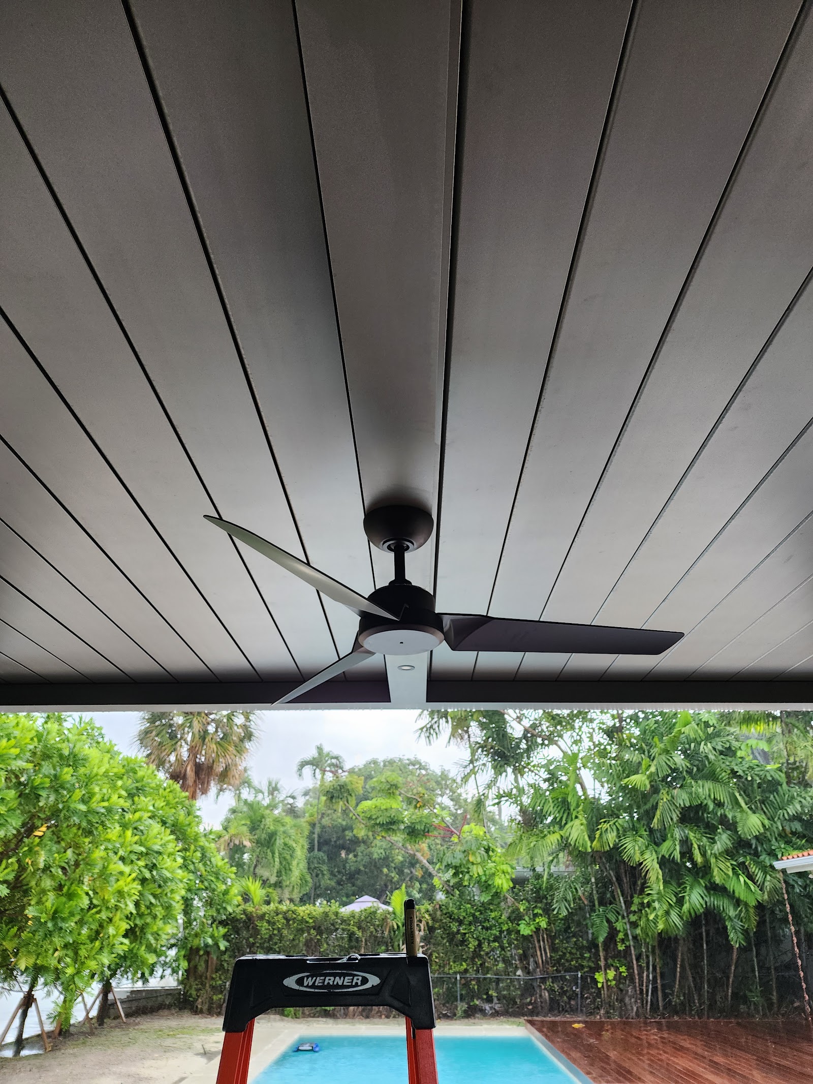 Ventilador de techo en patio